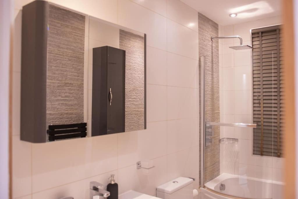 Oikoshomes Three Bedroom Flat In Londen Buitenkant foto
