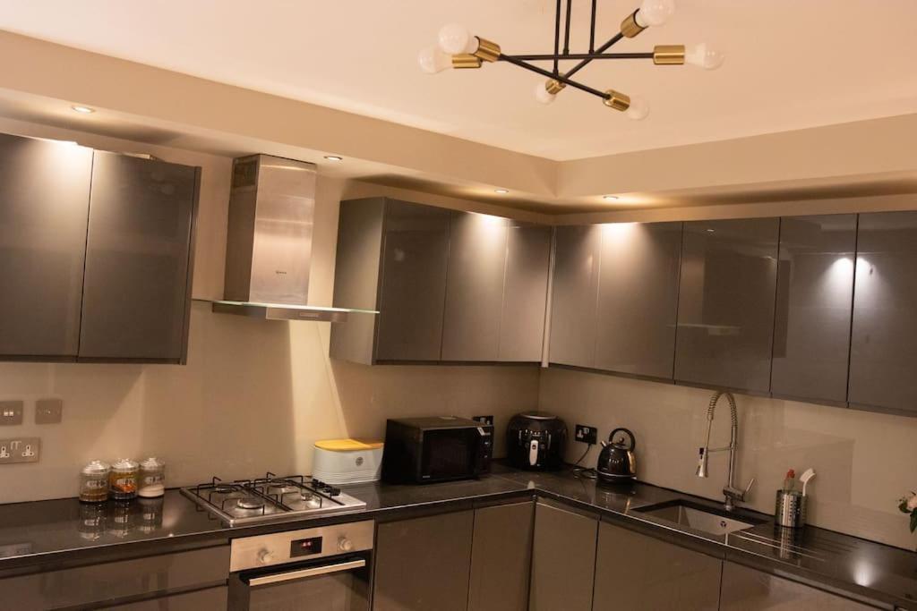 Oikoshomes Three Bedroom Flat In Londen Buitenkant foto